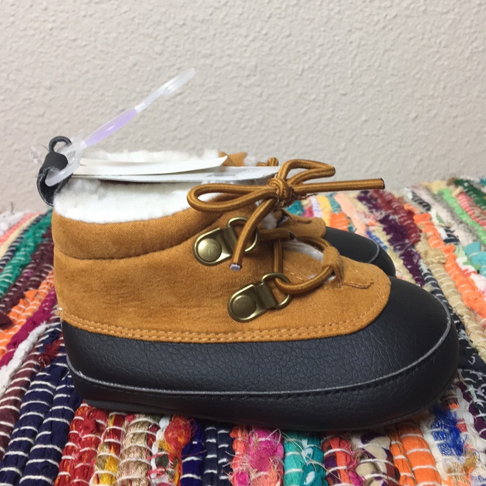 CARTER’S HIKING BOOT NWT SIZE 6-9M - Picture 5 of 7